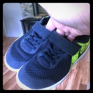 Boys Nike 13 sneakers